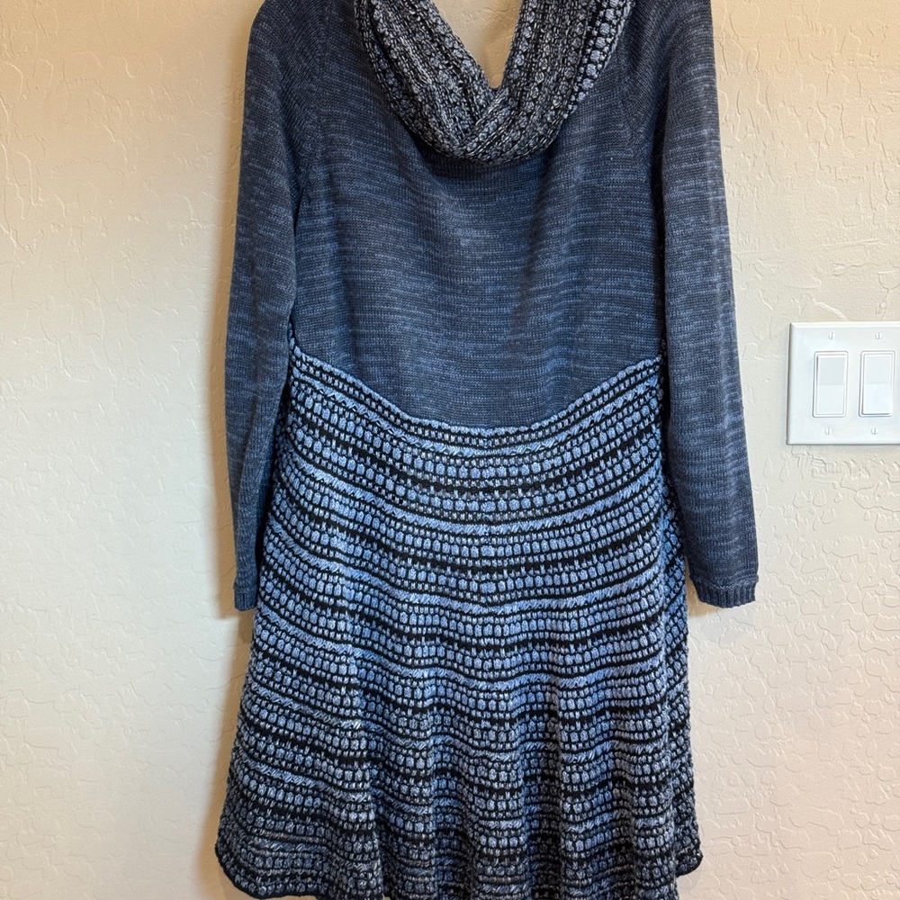 Blue cardigan sweater - Picture 3 of 9